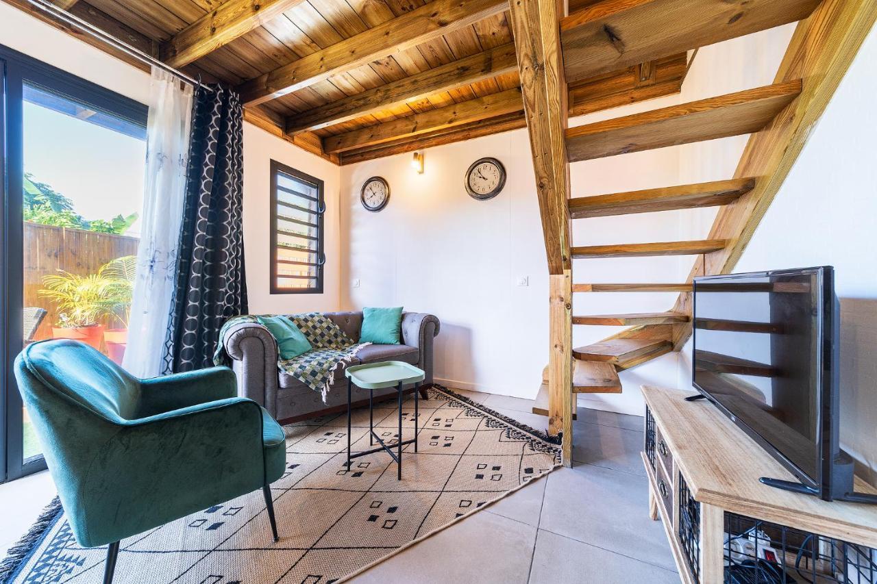 Charmant Chalet Avec Jacuzzi, L'Ile O Vert Сен-Филип Екстериор снимка