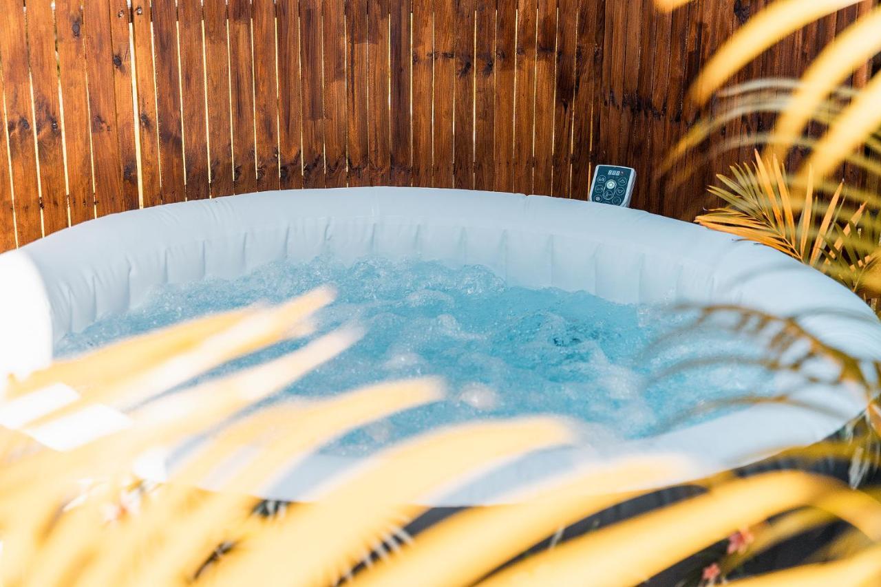 Charmant Chalet Avec Jacuzzi, L'Ile O Vert Сен-Филип Екстериор снимка