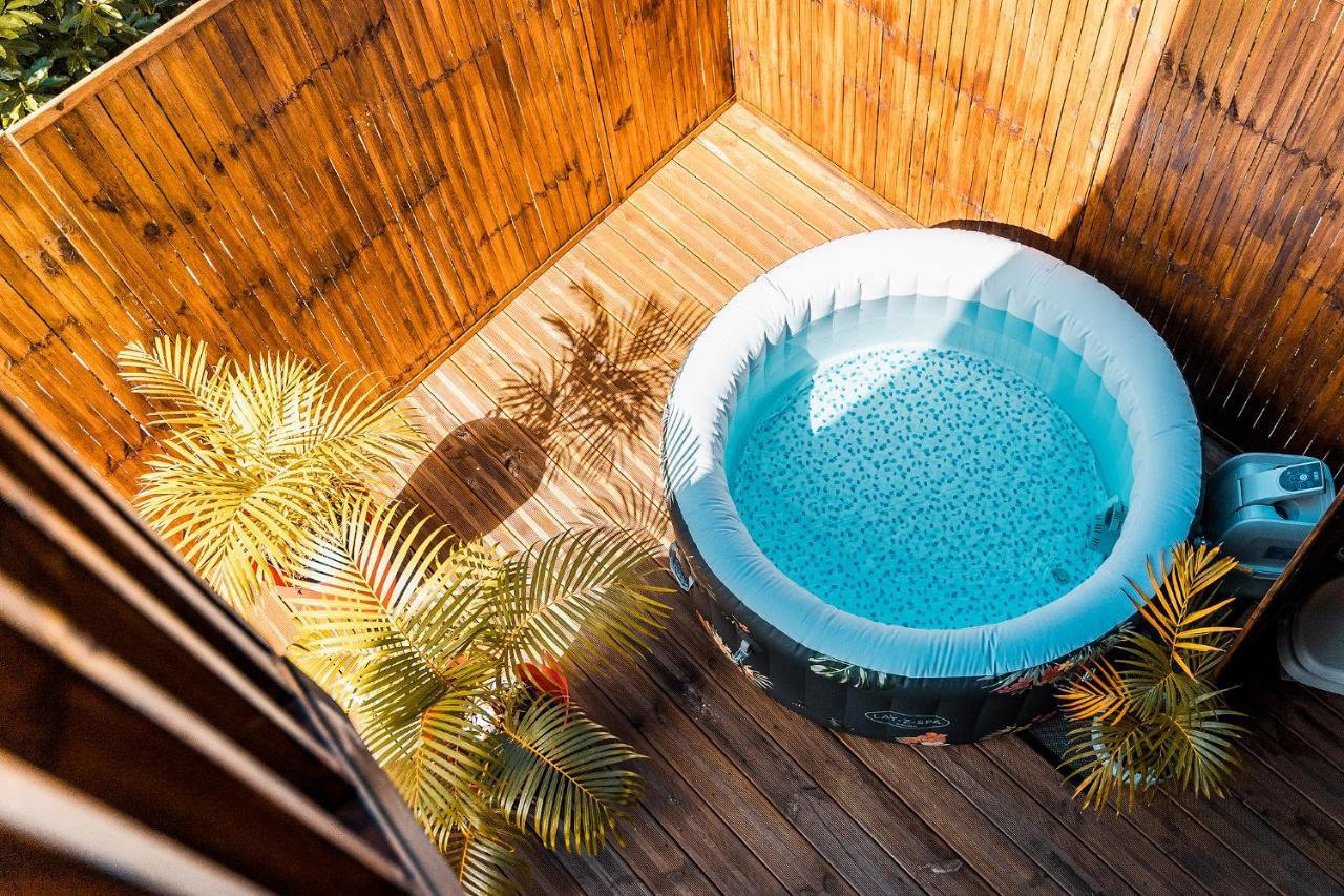 Charmant Chalet Avec Jacuzzi, L'Ile O Vert Сен-Филип Екстериор снимка