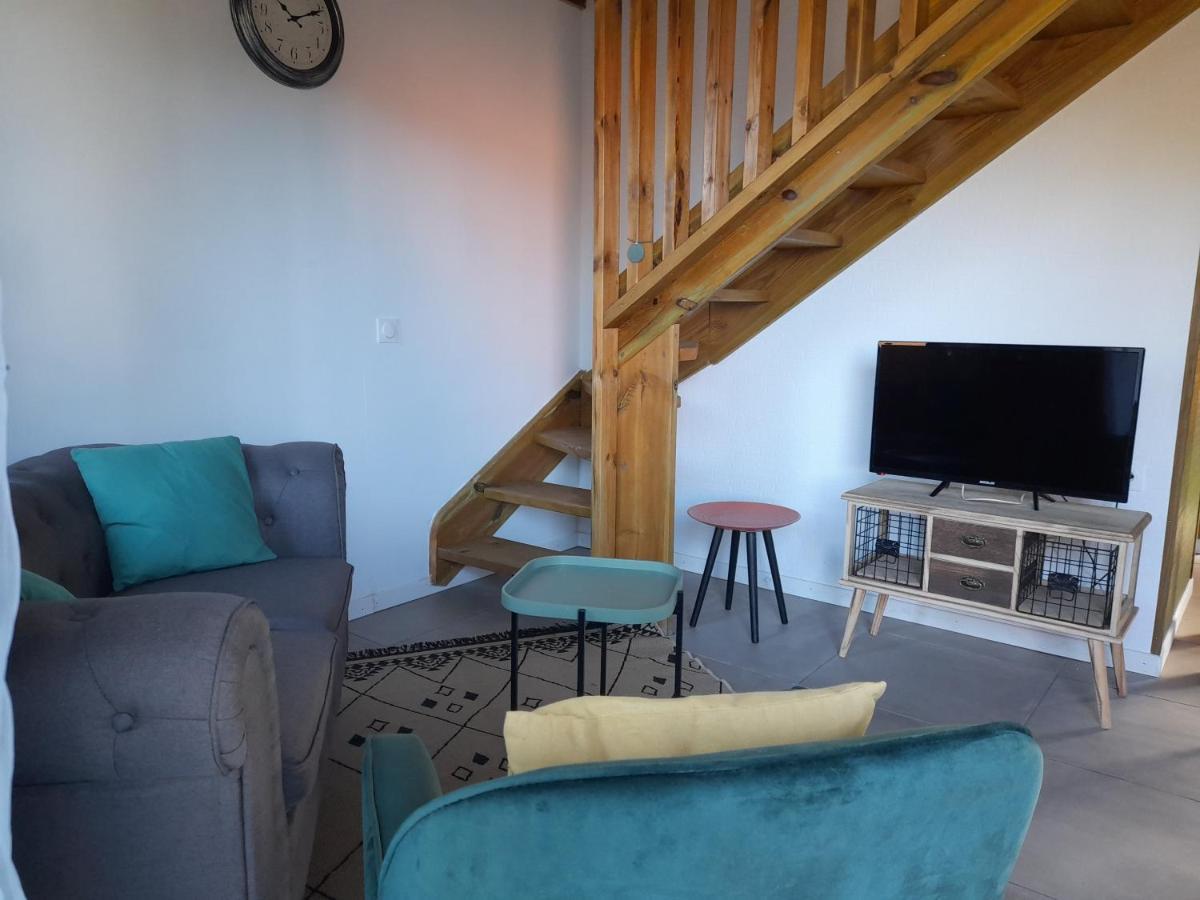 Charmant Chalet Avec Jacuzzi, L'Ile O Vert Сен-Филип Екстериор снимка