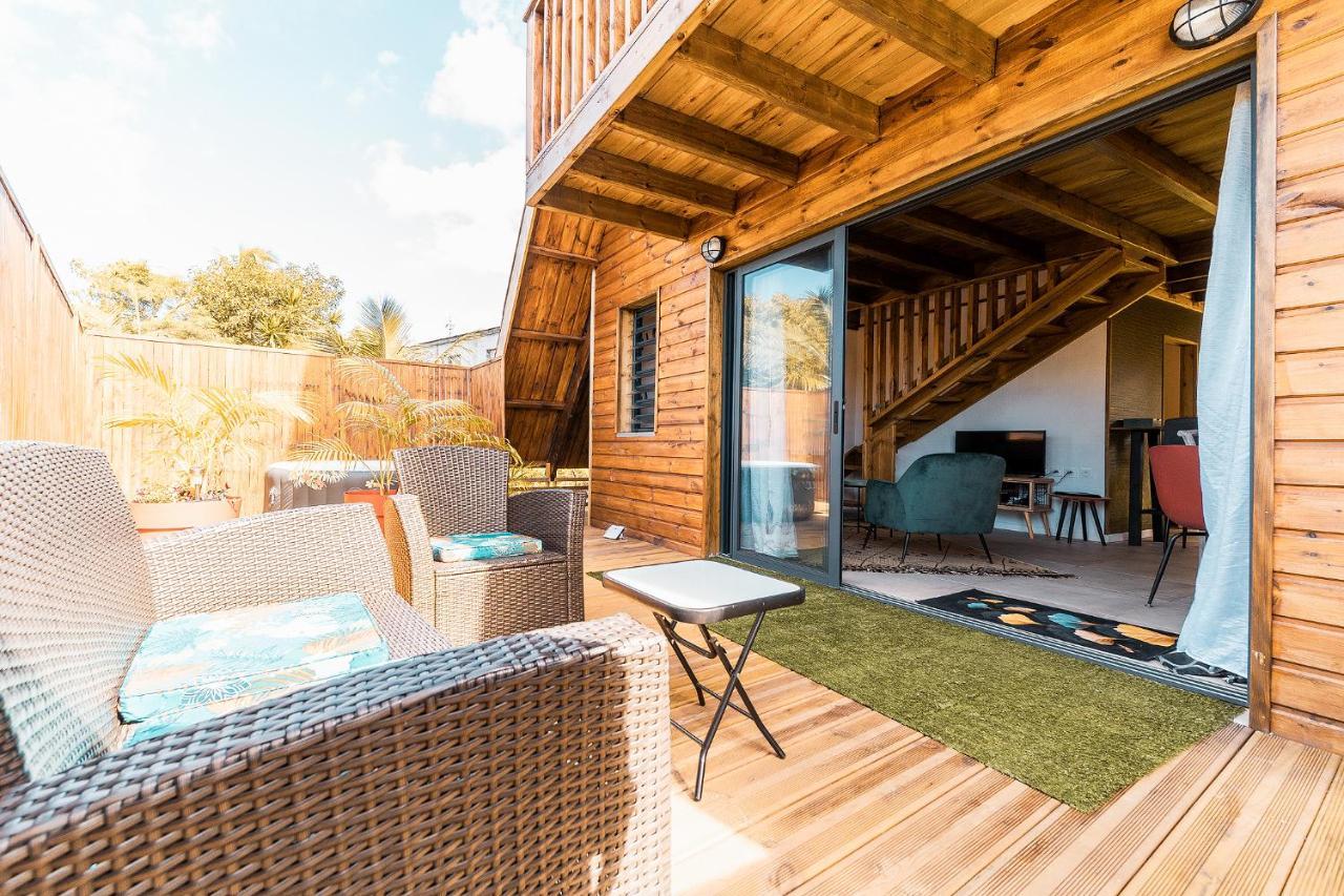 Charmant Chalet Avec Jacuzzi, L'Ile O Vert Сен-Филип Екстериор снимка