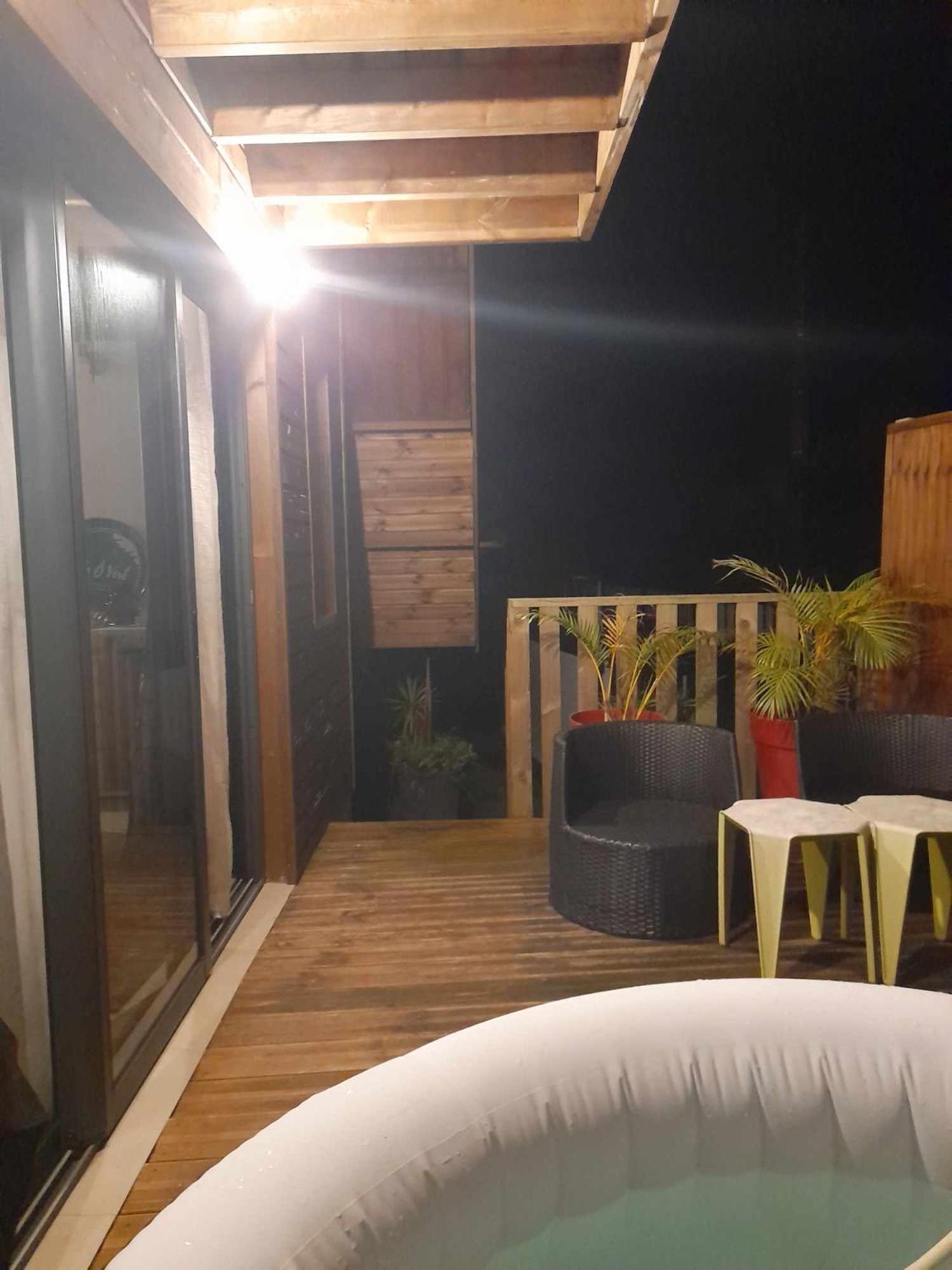 Charmant Chalet Avec Jacuzzi, L'Ile O Vert Сен-Филип Екстериор снимка