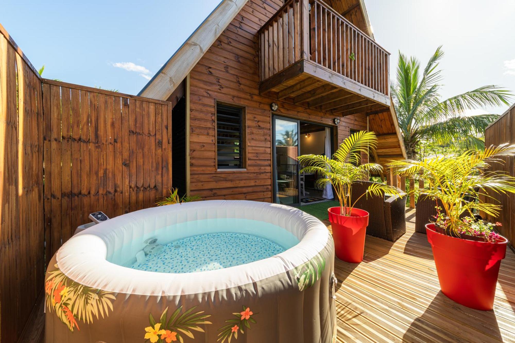 Charmant Chalet Avec Jacuzzi, L'Ile O Vert Сен-Филип Екстериор снимка