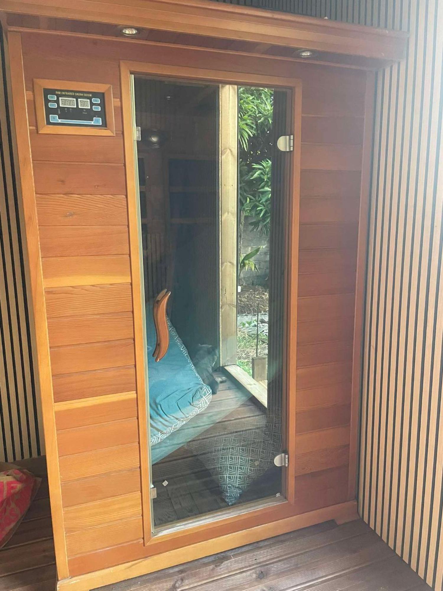 Charmant Chalet Avec Jacuzzi, L'Ile O Vert Сен-Филип Екстериор снимка